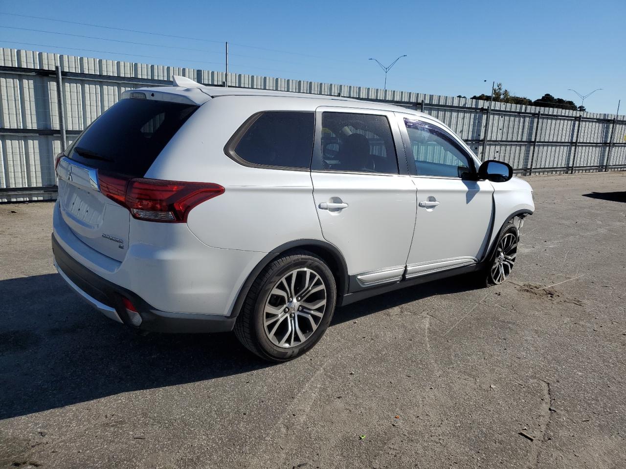 Image 3 of 2017 MITSUBISHI OUTLANDER SE 2017 with VIN JA4AD3A38HZ029945