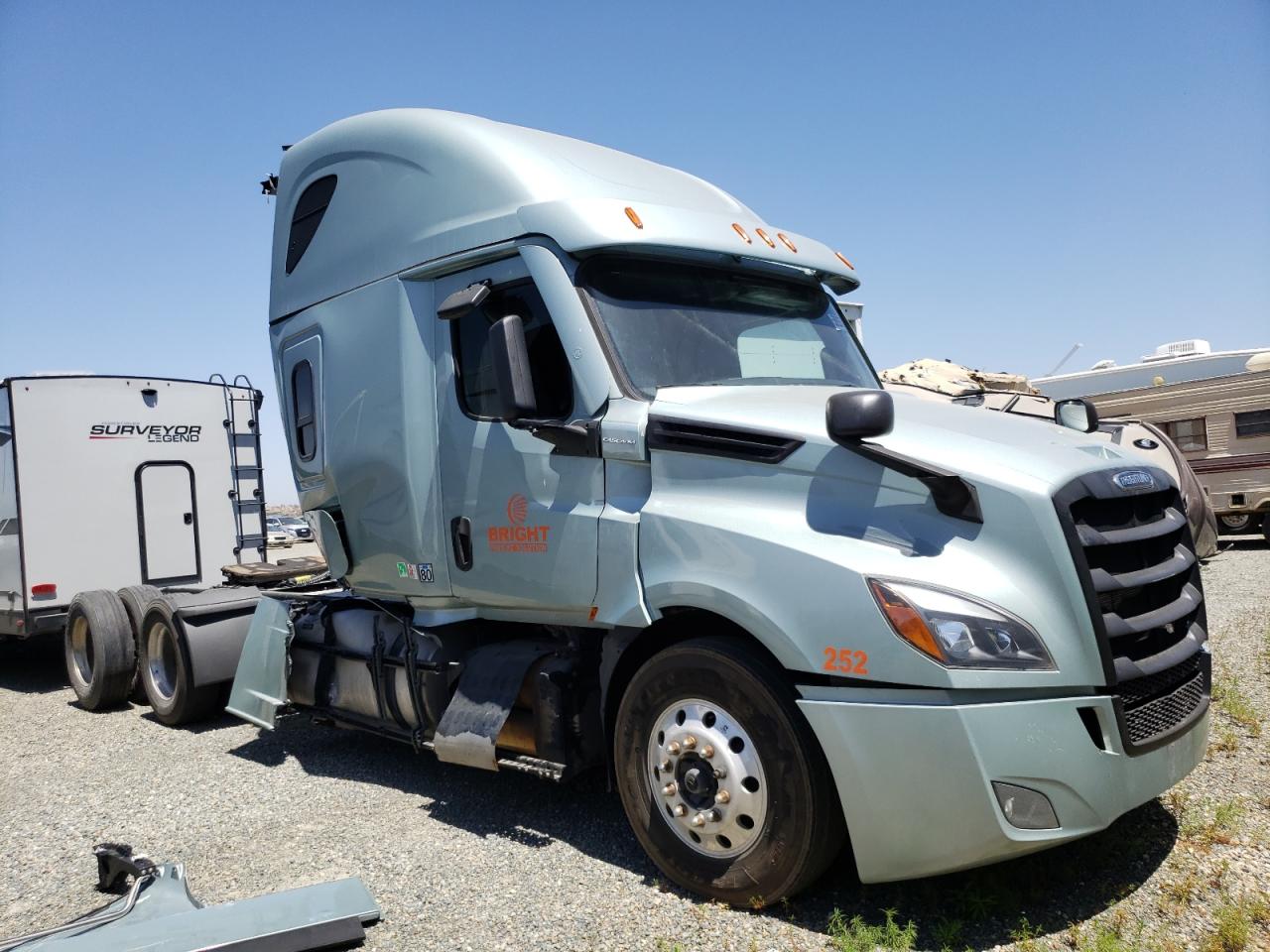 2021 FREIGHTLINER CASCADIA 126  2021 image