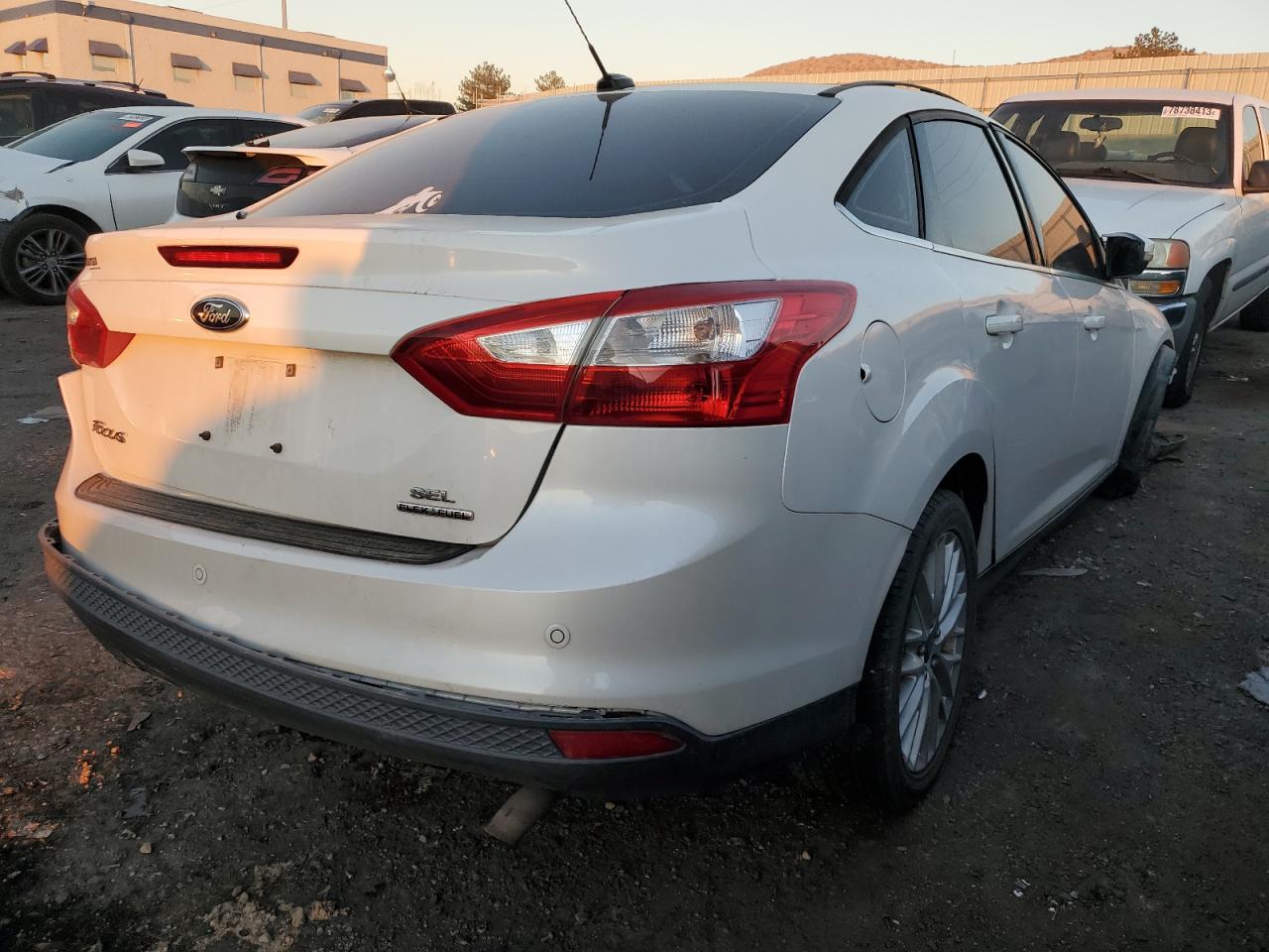 Изображение 3 2012 FORD FOCUS SEL 2012 с VIN 1FAHP3H23CL451096