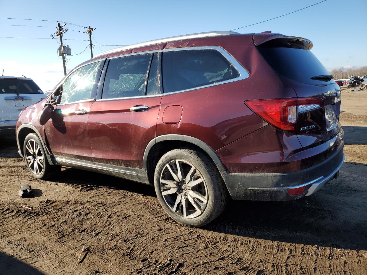 Image 2 of 2019 HONDA PILOT ELITE 2019 with VIN 5FNYF6H00KB072166