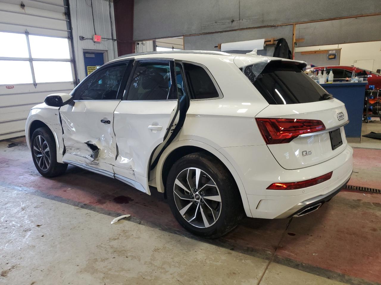 Obraz 2 z 2022 AUDI Q5 PREMIUM PLUS 45 2022 z VIN WA1EAAFY2N2074547