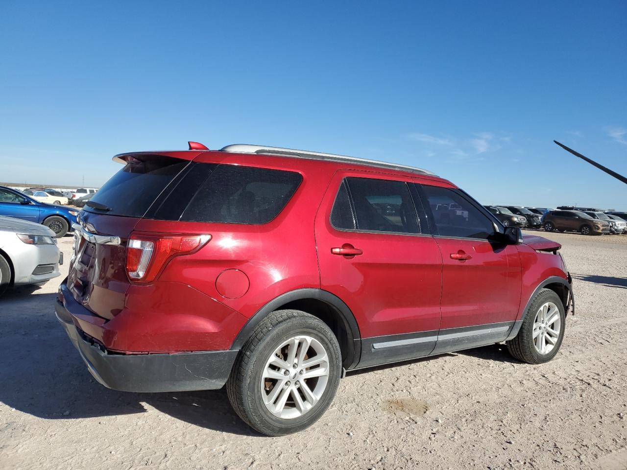Image 3 of 2017 FORD EXPLORER XLT 2017 with VIN 1FM5K7D8XHGB78599