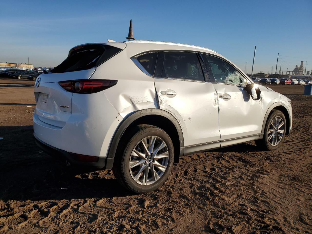 Image 3 of 2021 MAZDA CX-5 GRAND TOURING 2021 with VIN JM3KFBDMXM1498263