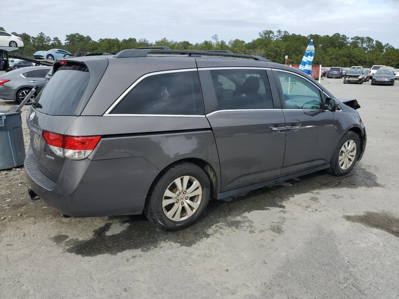 Image 3 of 2016 HONDA ODYSSEY SE 2016 with VIN 5FNRL5H35GB097797