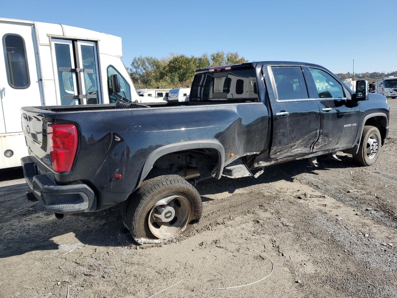 Image 3 of 2022 CHEVROLET SILVERADO K3500 HIGH COUNTRY 2022 with VIN 1GC4YVEY4NF329195