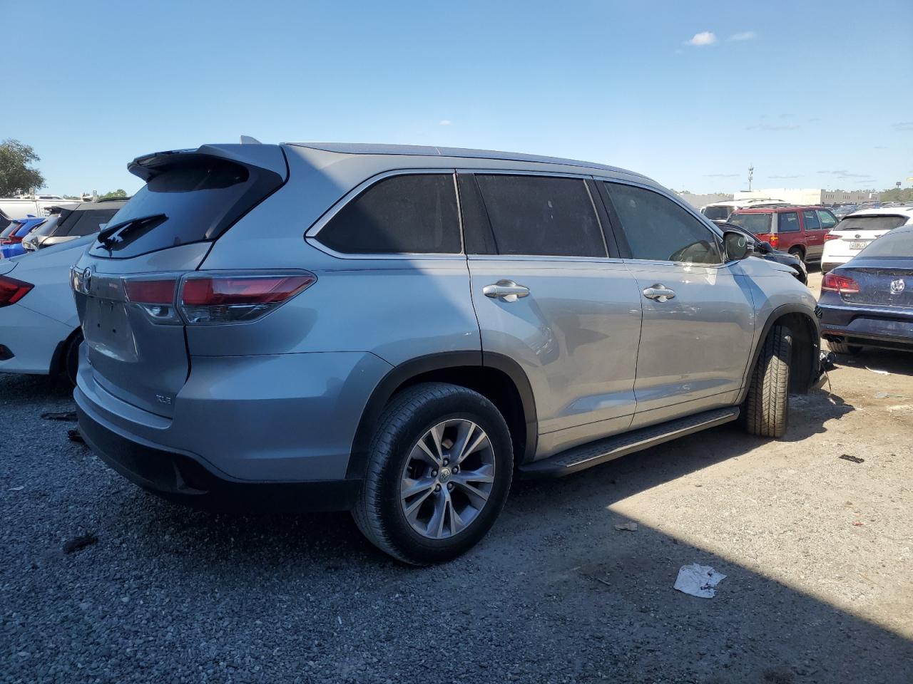 Obraz 3 z 2015 TOYOTA HIGHLANDER XLE 2015 z VIN 5TDKKRFH4FS119292