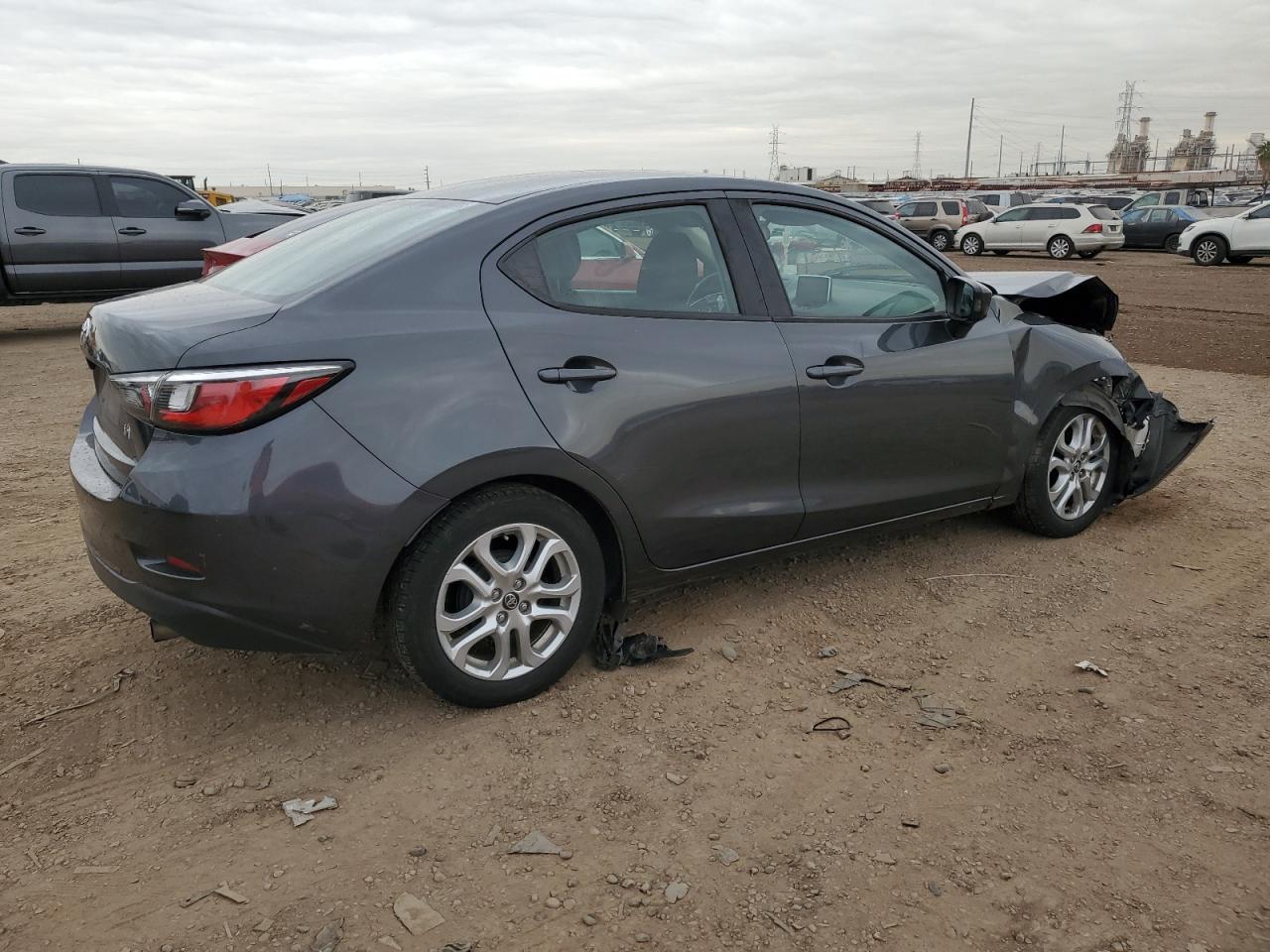Obraz 3 z 2018 TOYOTA YARIS IA  2018 z VIN 3MYDLBYV4JY324887