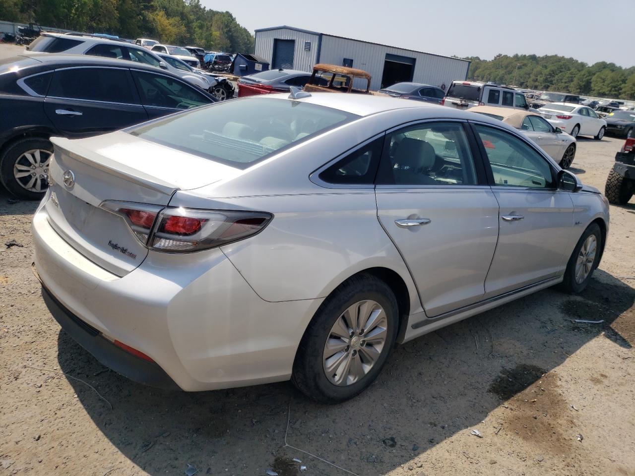 Image 3 of 2016 HYUNDAI SONATA HYBRID 2016 with VIN KMHE24L13GA028547