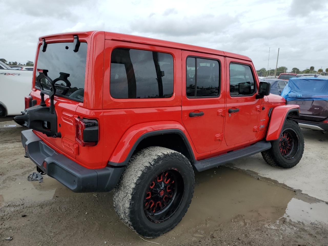 Obraz 3 z 2018 JEEP WRANGLER UNLIMITED SAHARA 2018 z VIN 1C4HJXEN2JW213284