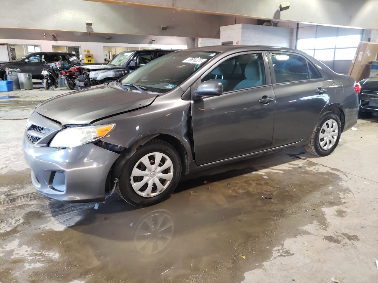 Obraz 1 z 2013 TOYOTA COROLLA BASE 2013 z VIN 2T1BU4EE2DC943074