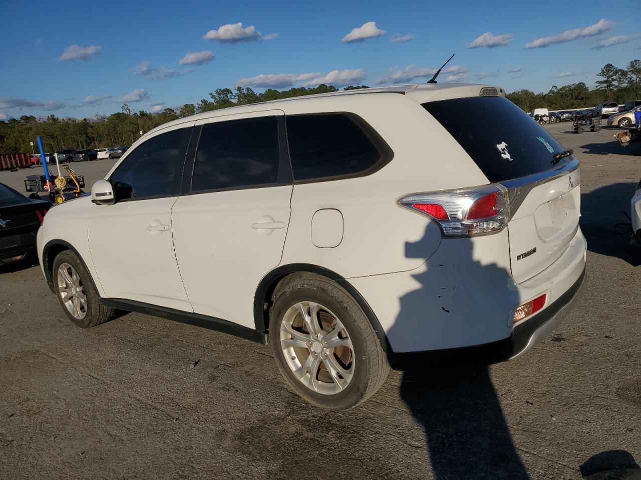 Image 2 of 2015 MITSUBISHI OUTLANDER SE 2015 with VIN JA4AD3A3XFZ004509