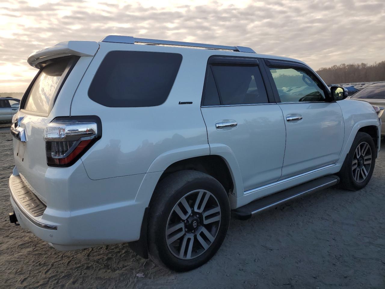 Obraz 3 z 2016 TOYOTA 4RUNNER SR5/SR5 PREMIUM 2016 z VIN JTEBU5JR3G5369516