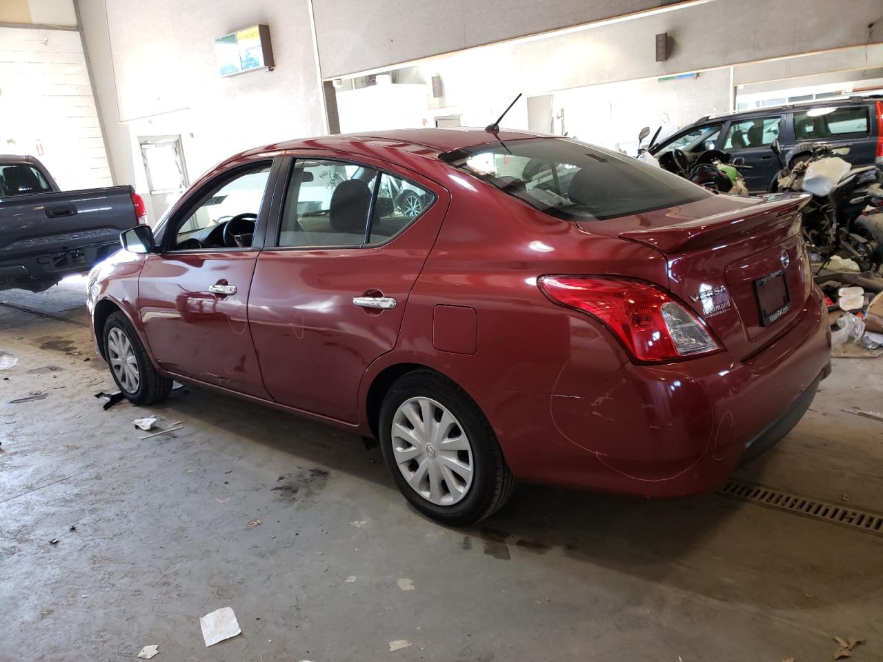 Изображение 2 2019 NISSAN VERSA S 2019 с VIN 3N1CN7AP9KL835560