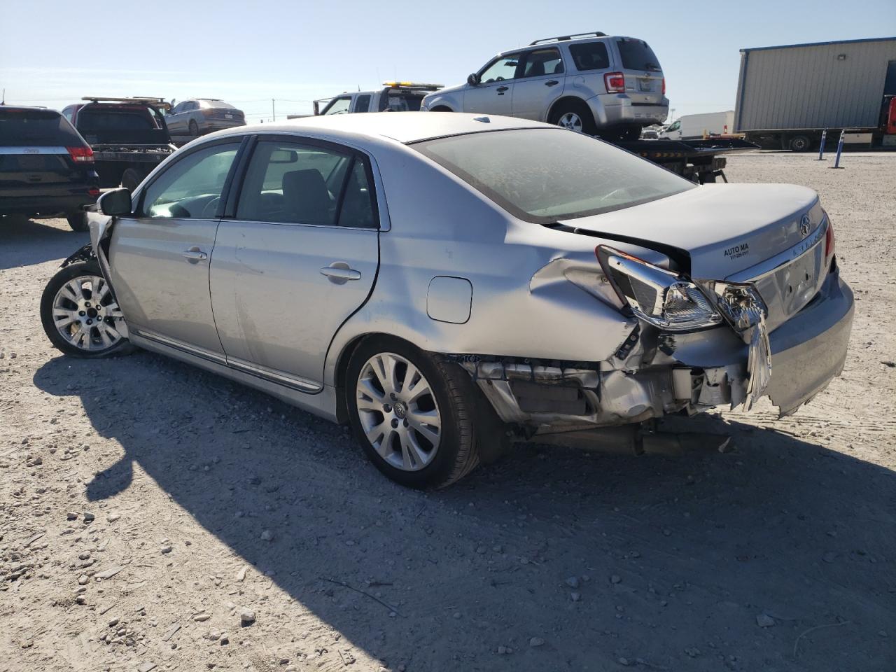 Изображение 2 Toyota Avalon Base 2011 с VIN 4T1BK3DB8BU380521