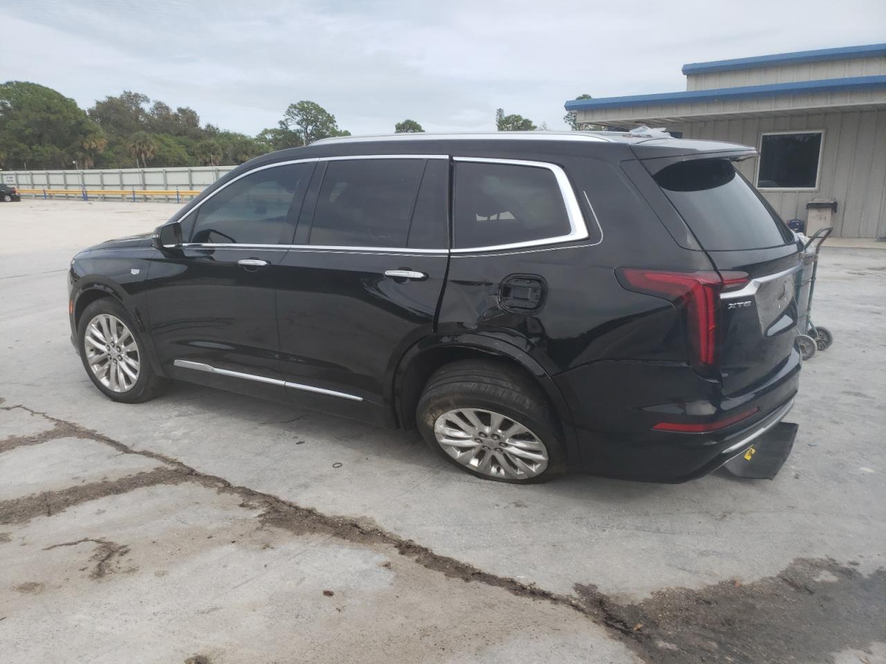 Image 2 of 2020 CADILLAC XT6 PLATINUM PREMIUM LUXURY 2020 with VIN 1GYKPERS8LZ128230