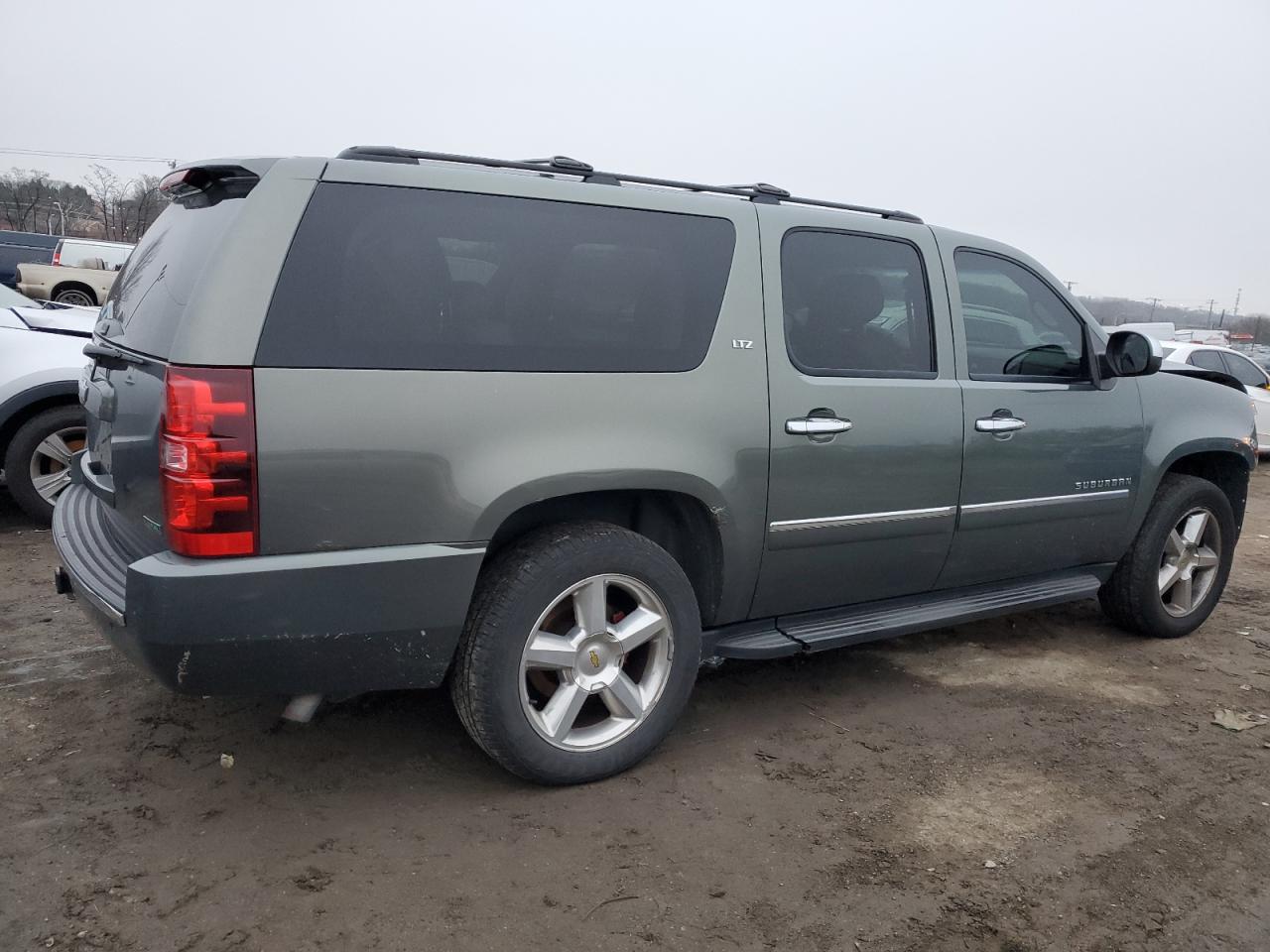 Изображение 3 2011 CHEVROLET SUBURBAN K1500 LTZ 2011 с VIN 1GNSKKE31BR172058