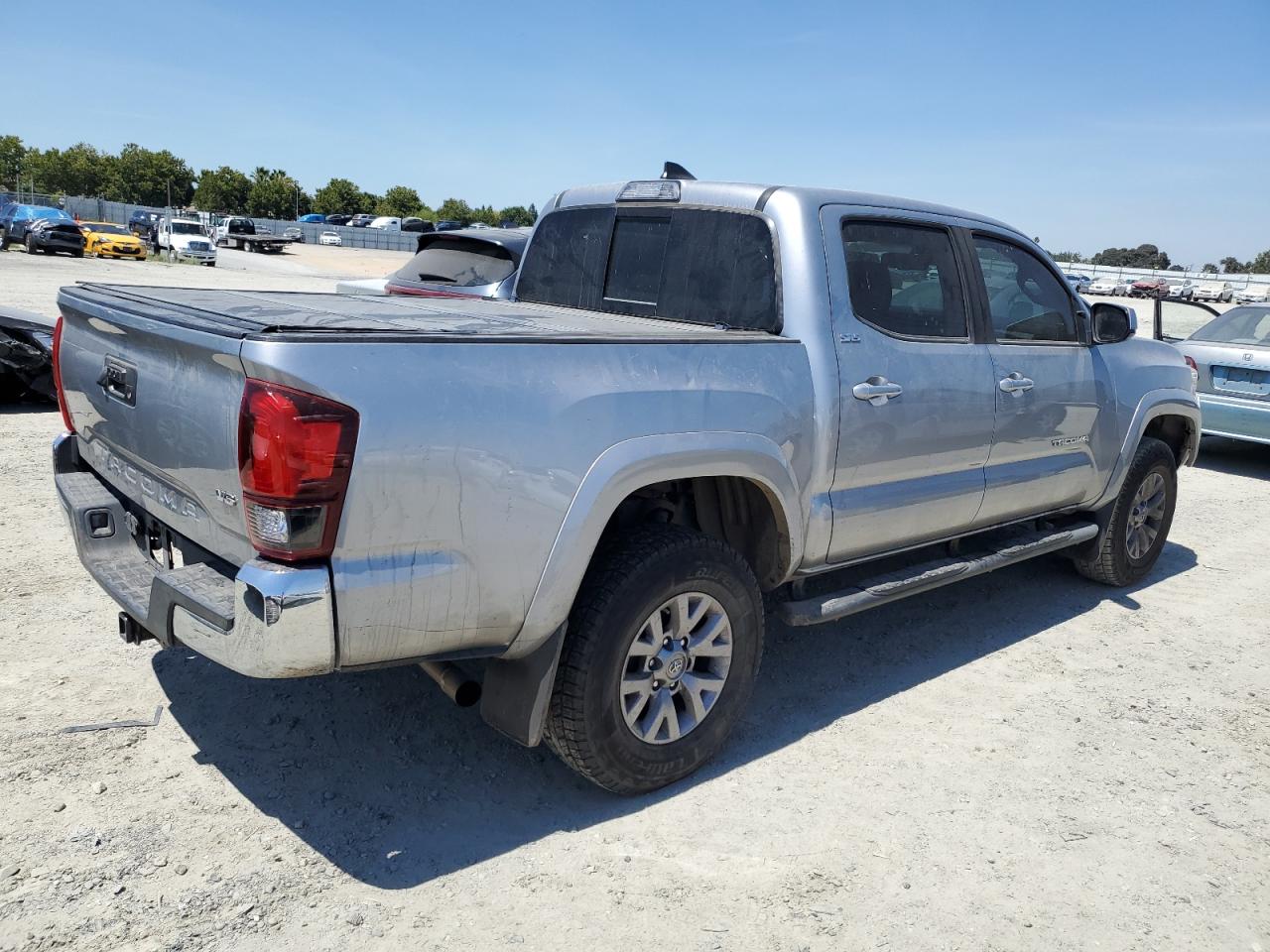 Obraz 3 z 2019 TOYOTA TACOMA DOUBLE CAB 2019 z VIN 5TFAZ5CN0KX077105
