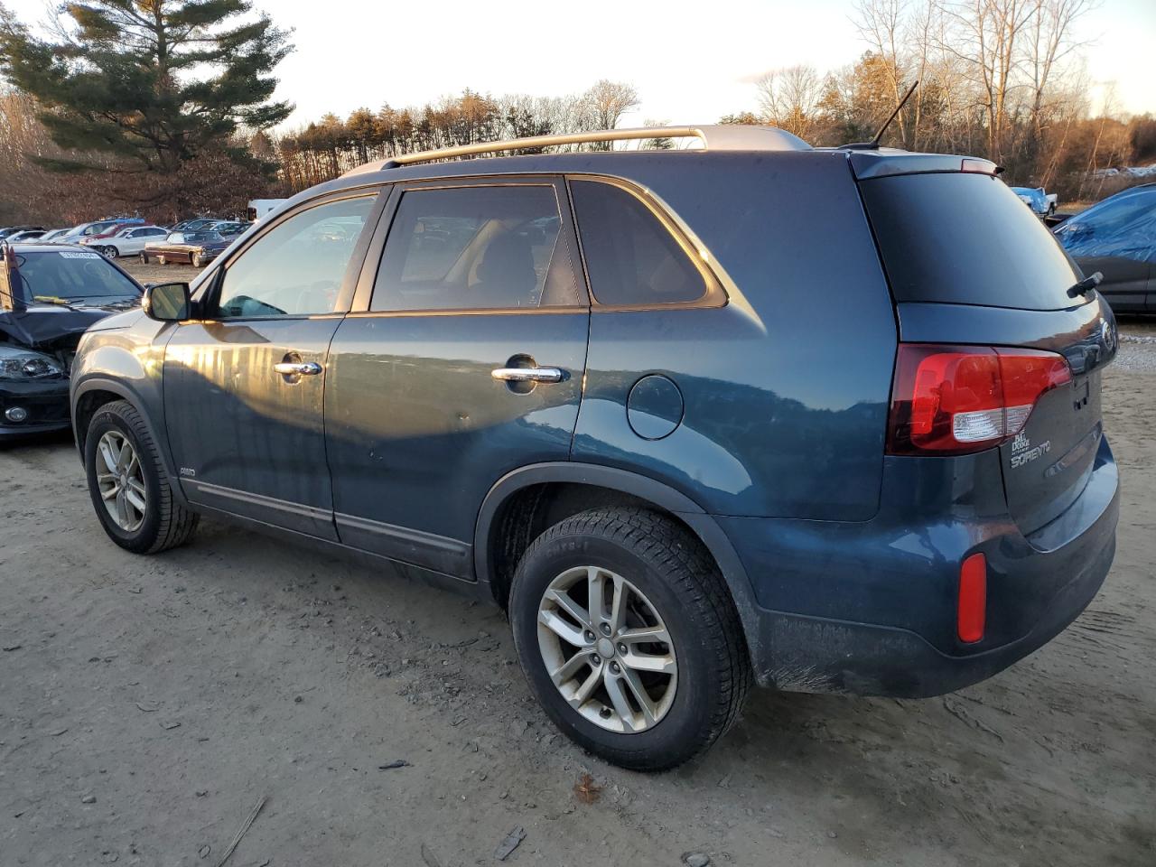 Изображение 2 2015 KIA SORENTO LX 2015 с VIN 5XYKTDA72FG596413
