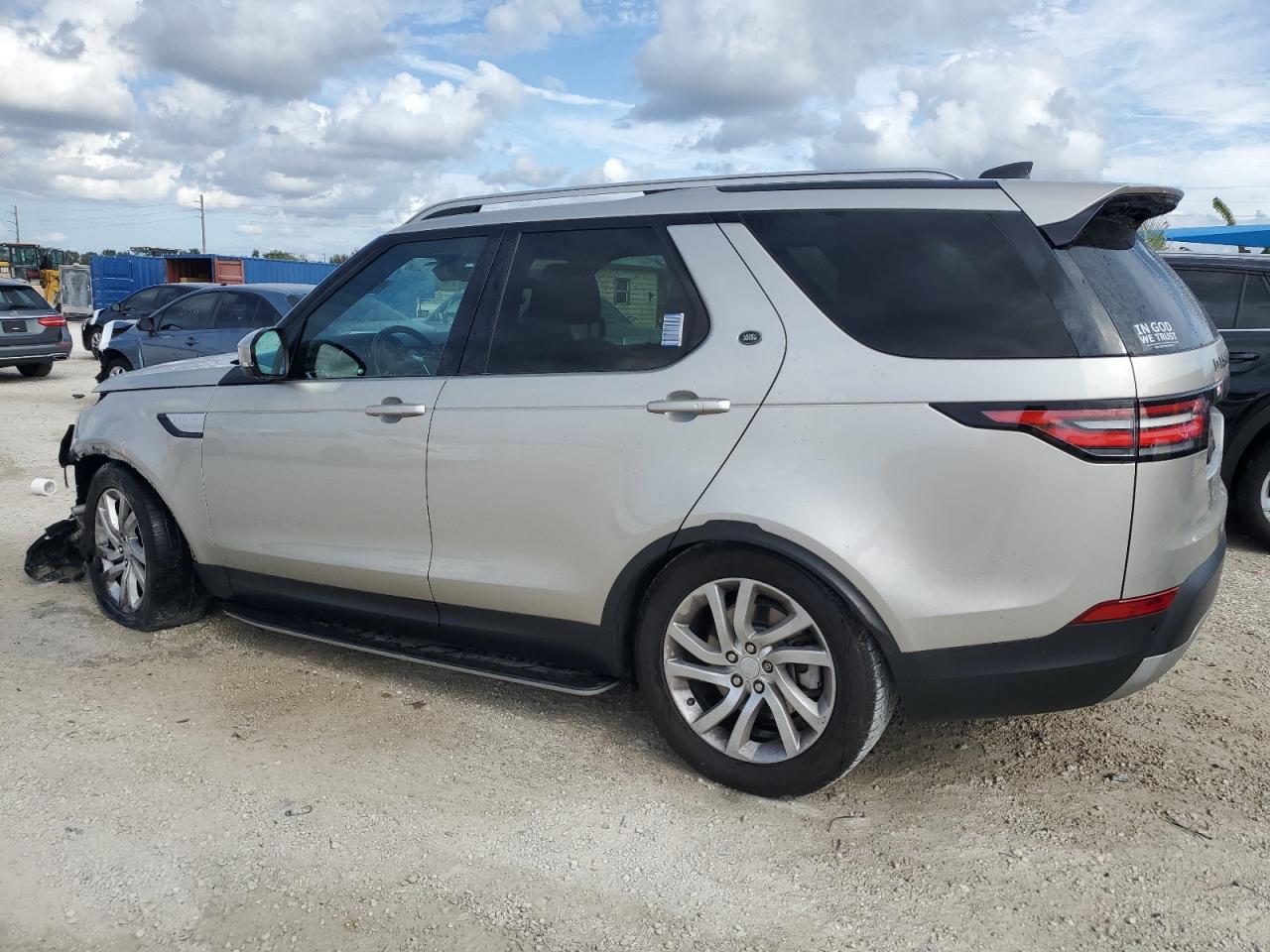 Изображение 2 2017 LAND ROVER DISCOVERY HSE 2017 с VIN SALRRBBV2HA037180