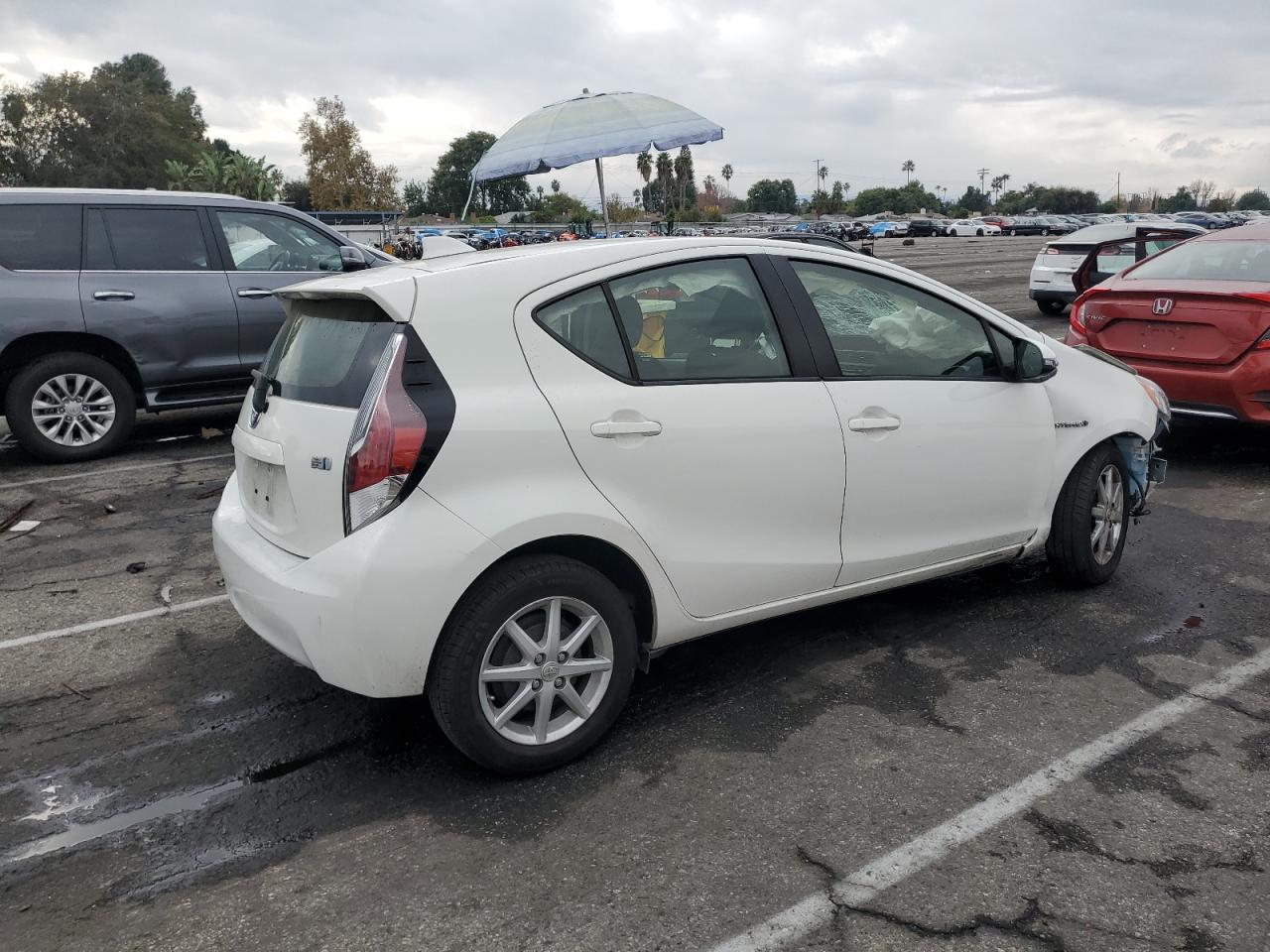 Изображение 3 2015 TOYOTA PRIUS C  2015 с VIN JTDKDTB36F1094619