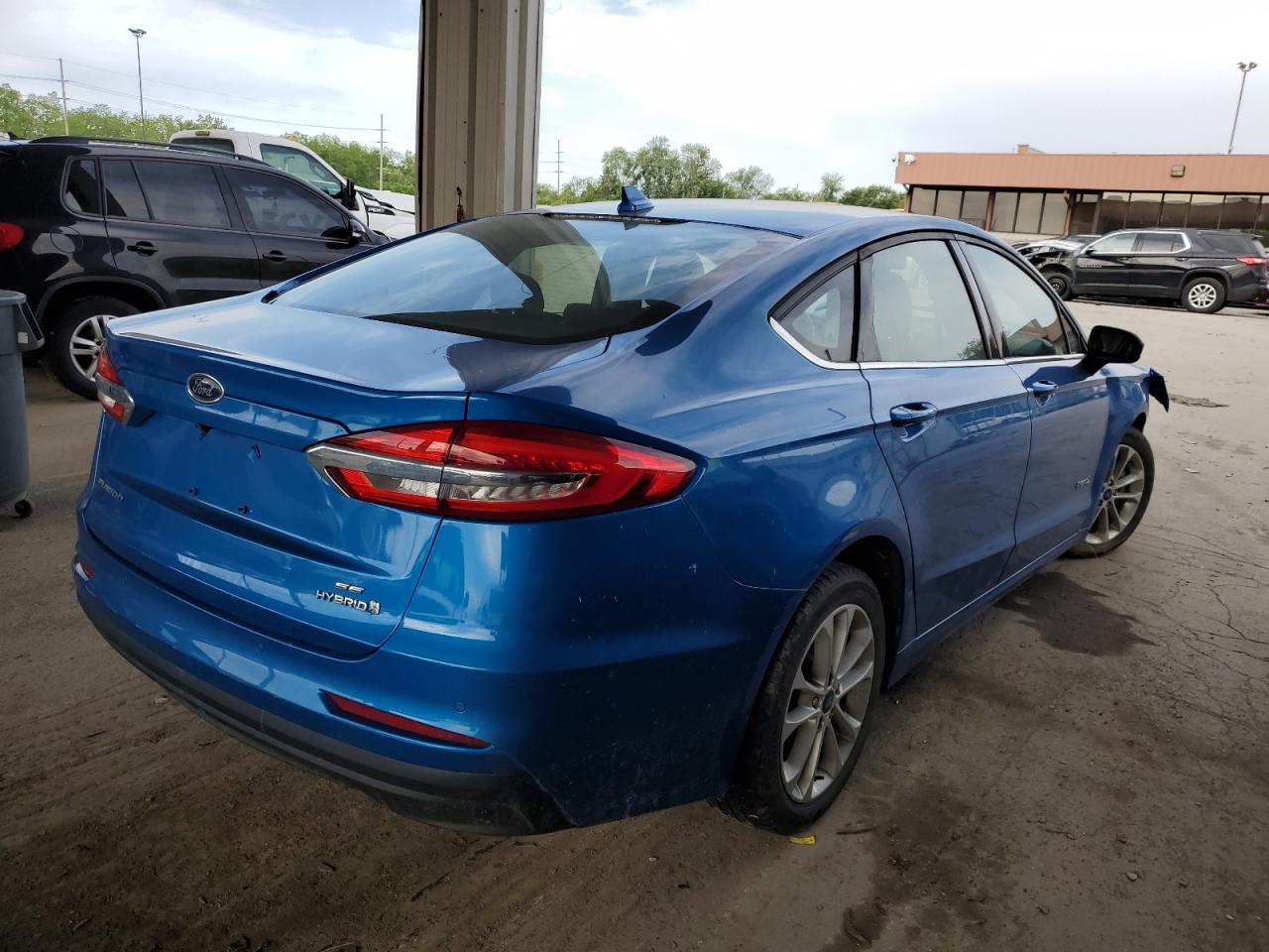 Image 3 of 2019 FORD FUSION SE 2019 with VIN 3FA6P0LU8KR131433