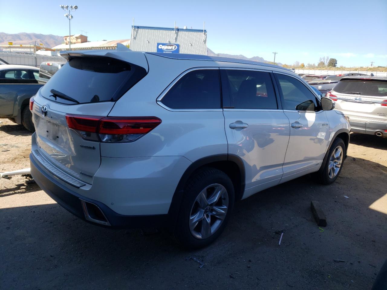 Изображение 3 2017 TOYOTA HIGHLANDER HYBRID LIMITED 2017 с VIN 5TDDGRFH7HS036291