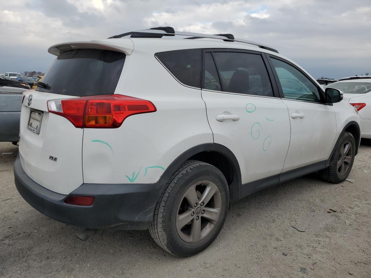 Image 3 of 2015 TOYOTA RAV4 XLE 2015 with VIN 2T3WFREV5FW180629