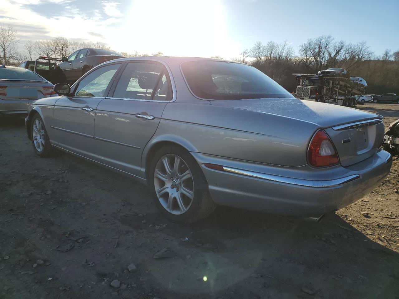 Obraz 2 z 2004 JAGUAR XJ8  2004 z VIN SAJEA71C04SG01900