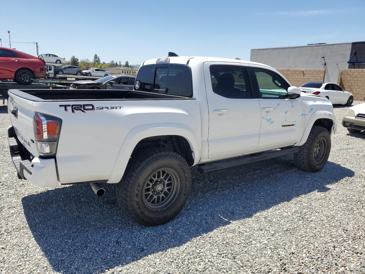 Obraz 3 z 2020 TOYOTA TACOMA DOUBLE CAB 2020 z VIN 3TMAZ5CN1LM116100
