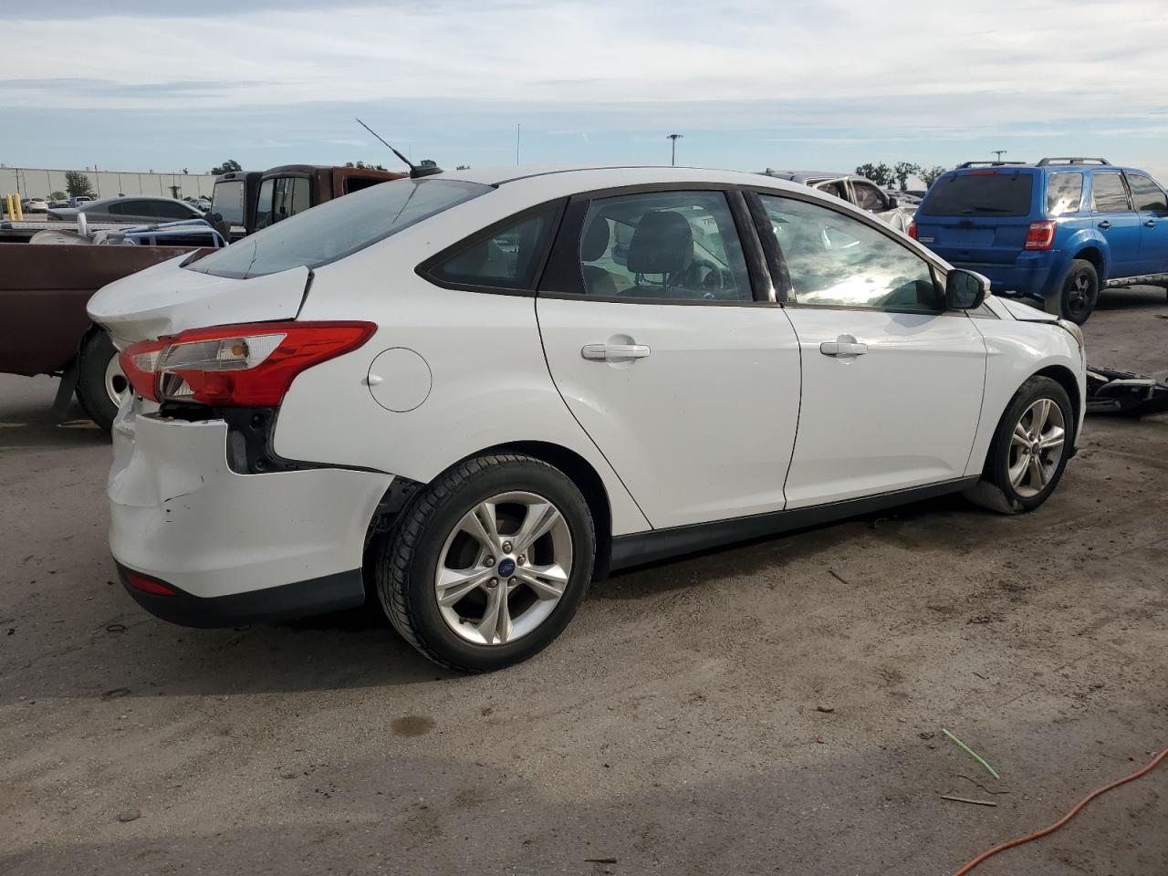 Изображение 3 2014 FORD FOCUS SE 2014 с VIN 1FADP3F28EL368476