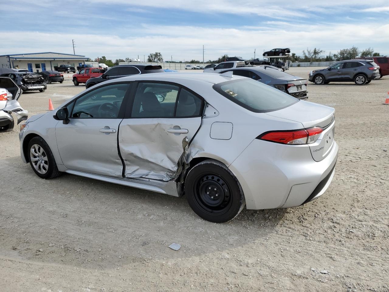 Obraz 2 z 2022 TOYOTA COROLLA LE 2022 z VIN 5YFEPMAE7NP300361
