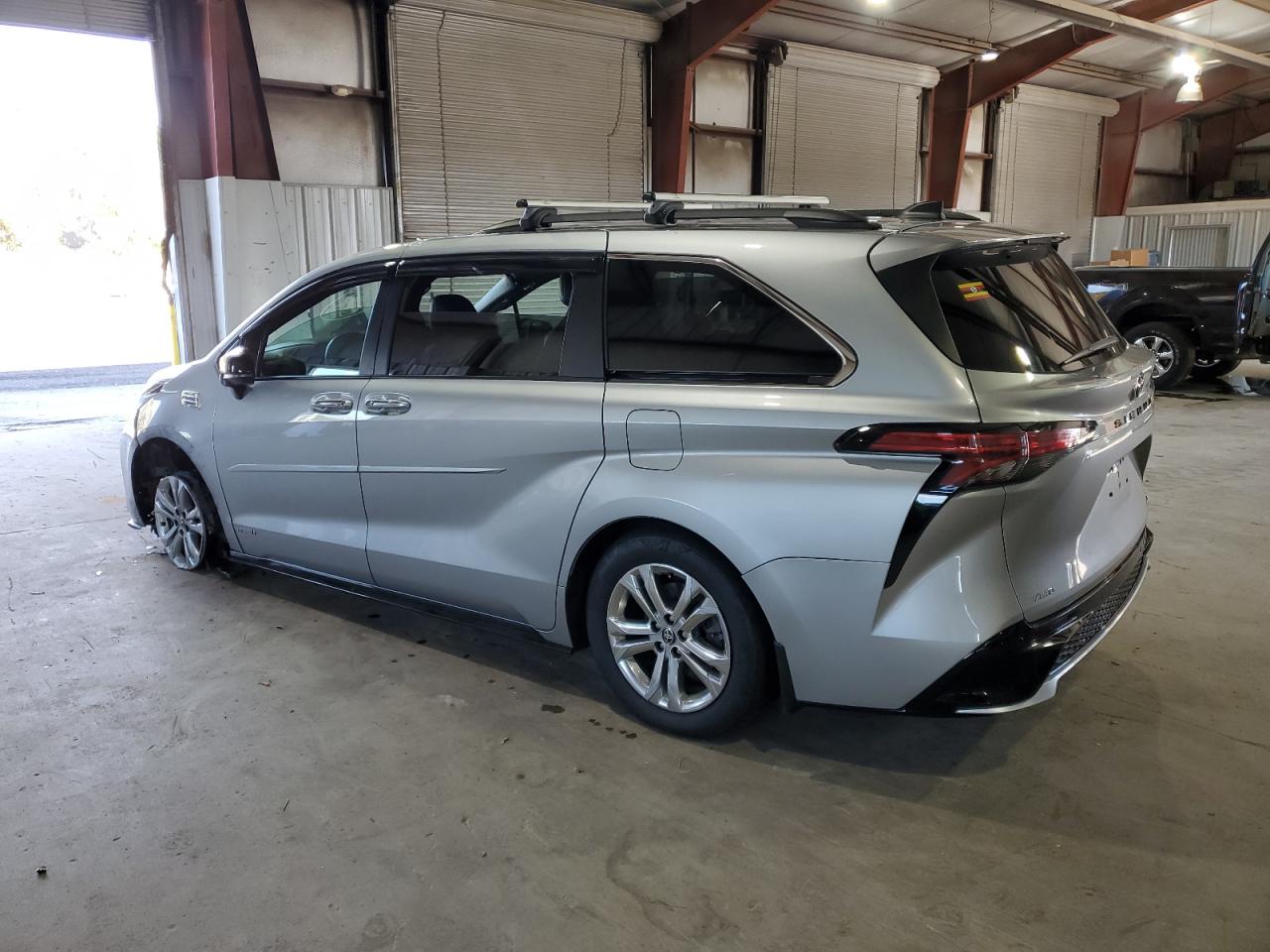 Image 2 of 2021 TOYOTA SIENNA XSE 2021 with VIN 5TDDSKFC7MS018054