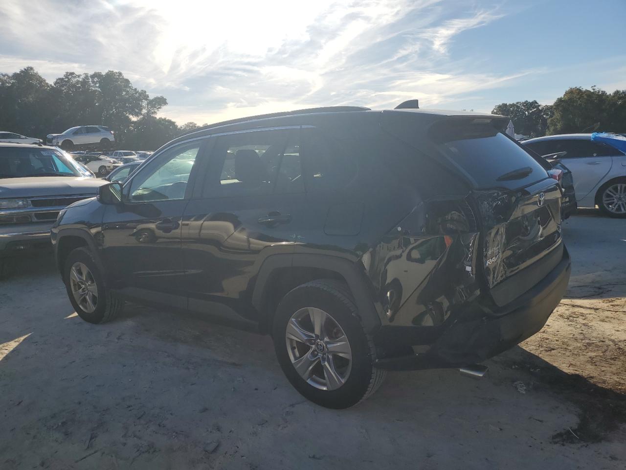 Obraz 2 z 2022 TOYOTA RAV4 XLE 2022 z VIN 2T3W1RFV0NC189073