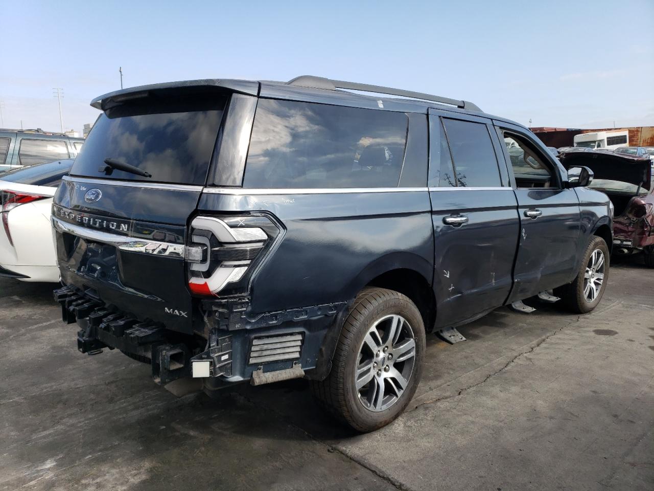 Image 3 of 2022 FORD EXPEDITION MAX LIMITED 2022 with VIN 1FMJK1KT0NEA41696