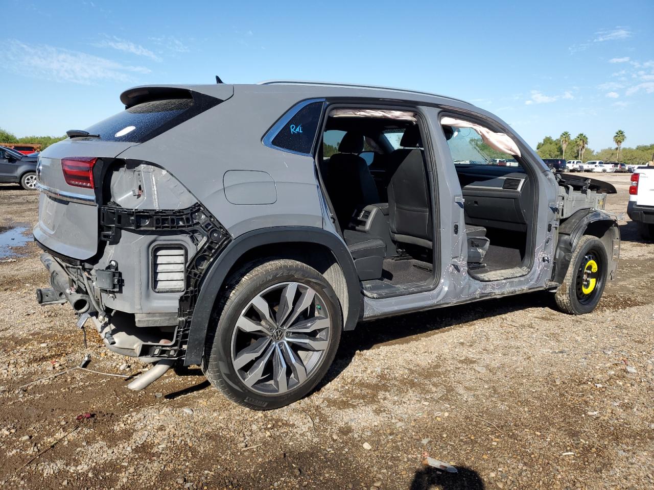 Изображение 3 2021 VOLKSWAGEN ATLAS CROSS SPORT SEL R-LINE 2021 с VIN 1V2CE2CA2MC223223