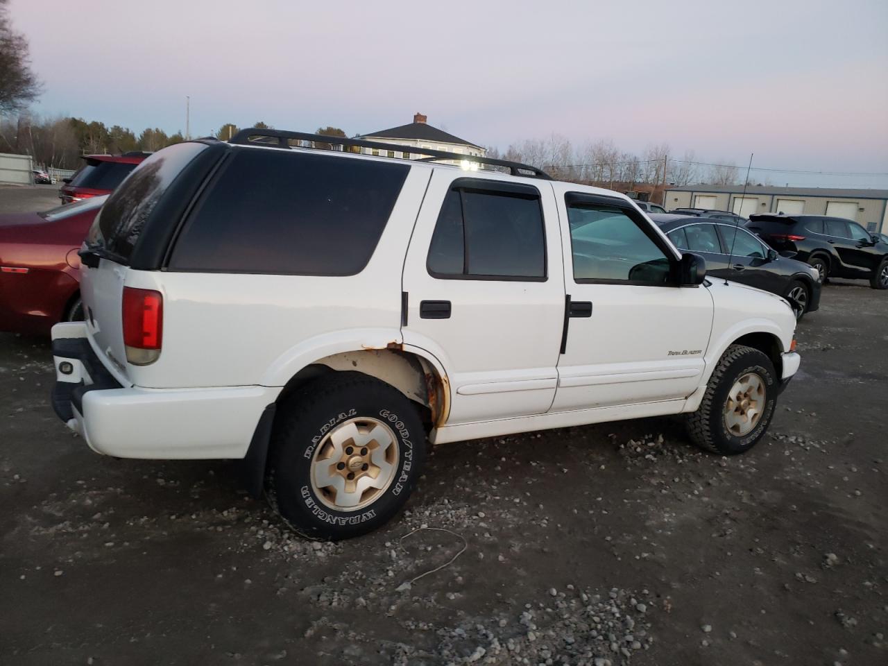 Изображение 3 1999 CHEVROLET BLAZER  1999 с VIN 1GNDT13W8X2225786