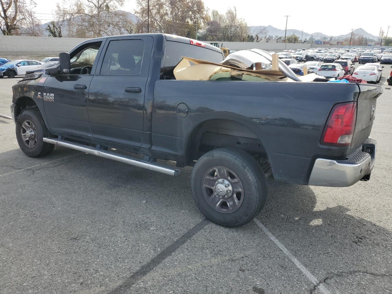 Image 2 of 2018 RAM 2500 ST 2018 with VIN 3C6UR5CL4JG192036