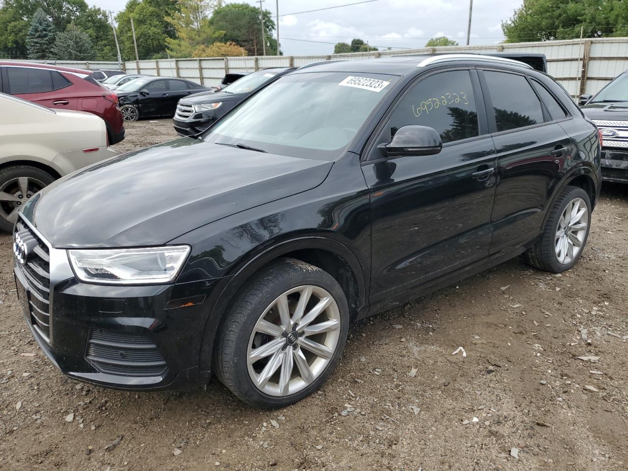 Obraz 1 z 2017 AUDI Q3 PREMIUM 2017 z VIN WA1BCCFS1HR015585