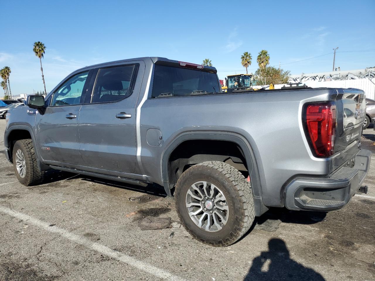 Obraz 2 z 2021 GMC SIERRA K1500 AT4 2021 z VIN 3GTU9EET1MG450068