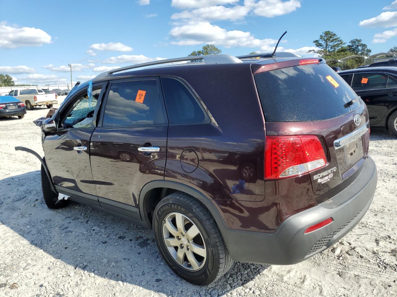Изображение 2 2011 KIA SORENTO BASE 2011 с VIN 5XYKT4A26BG110619