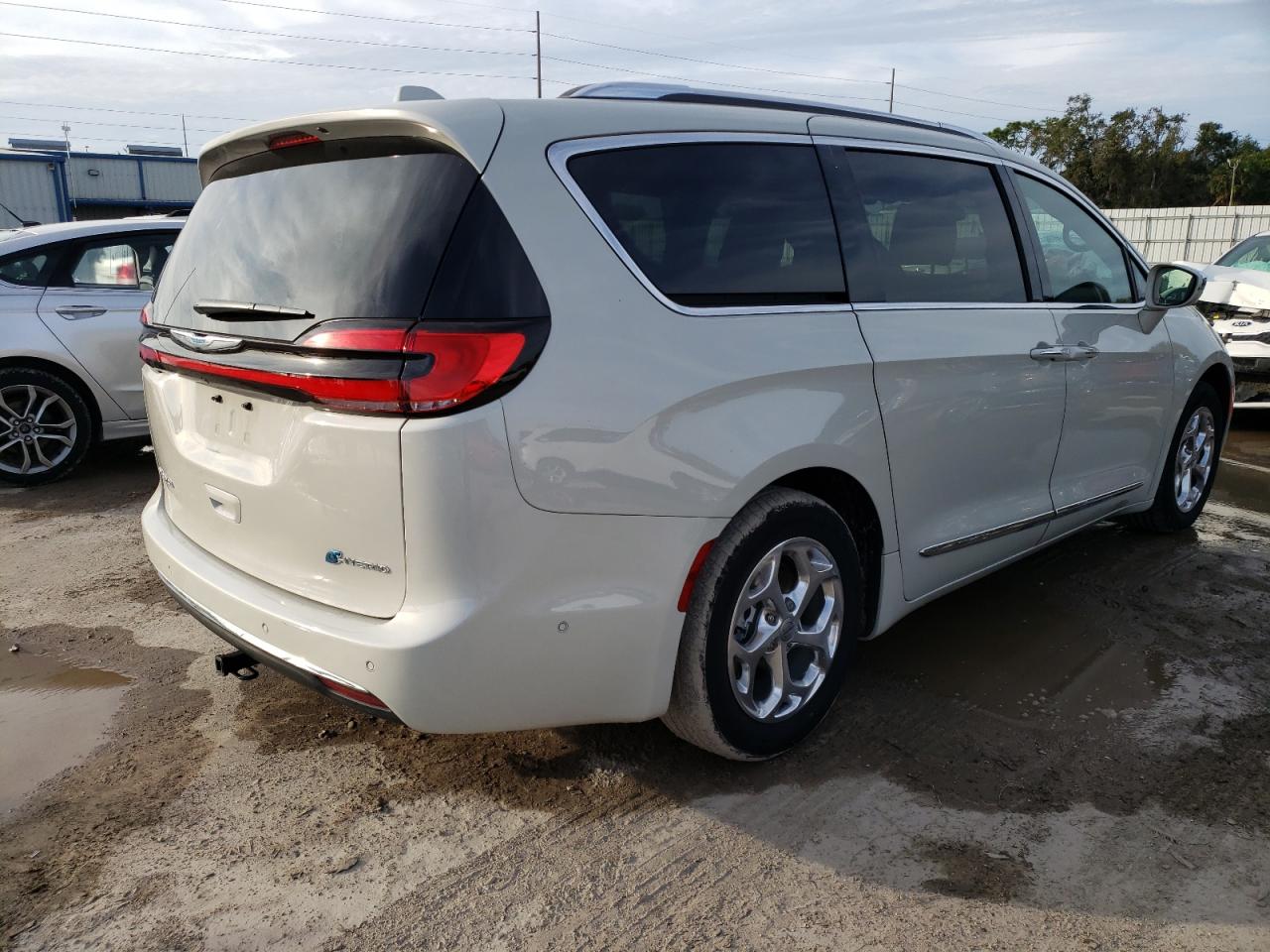 Изображение 3 2021 CHRYSLER PACIFICA HYBRID LIMITED 2021 с VIN 2C4RC1S72MR501353