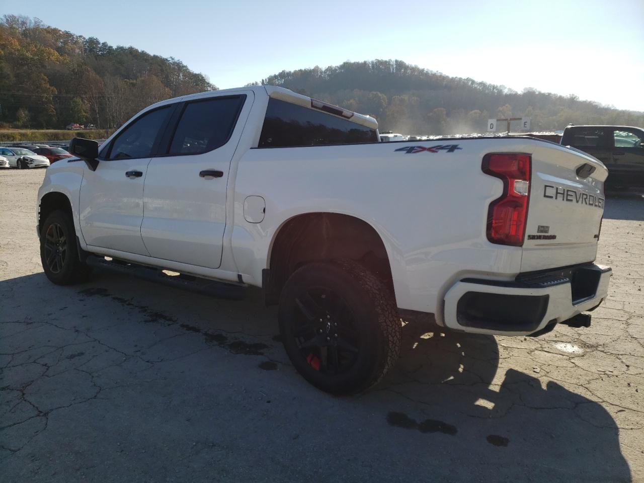 Изображение 2 2021 CHEVROLET SILVERADO K1500 RST 2021 с VIN 1GCUYEED0MZ390117