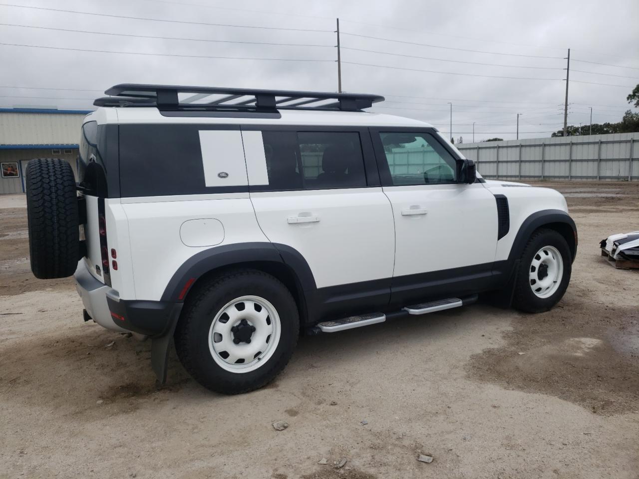 Image 3 of 2023 LAND ROVER DEFENDER 110 S 2023 with VIN SALEJ7EX5P2110731