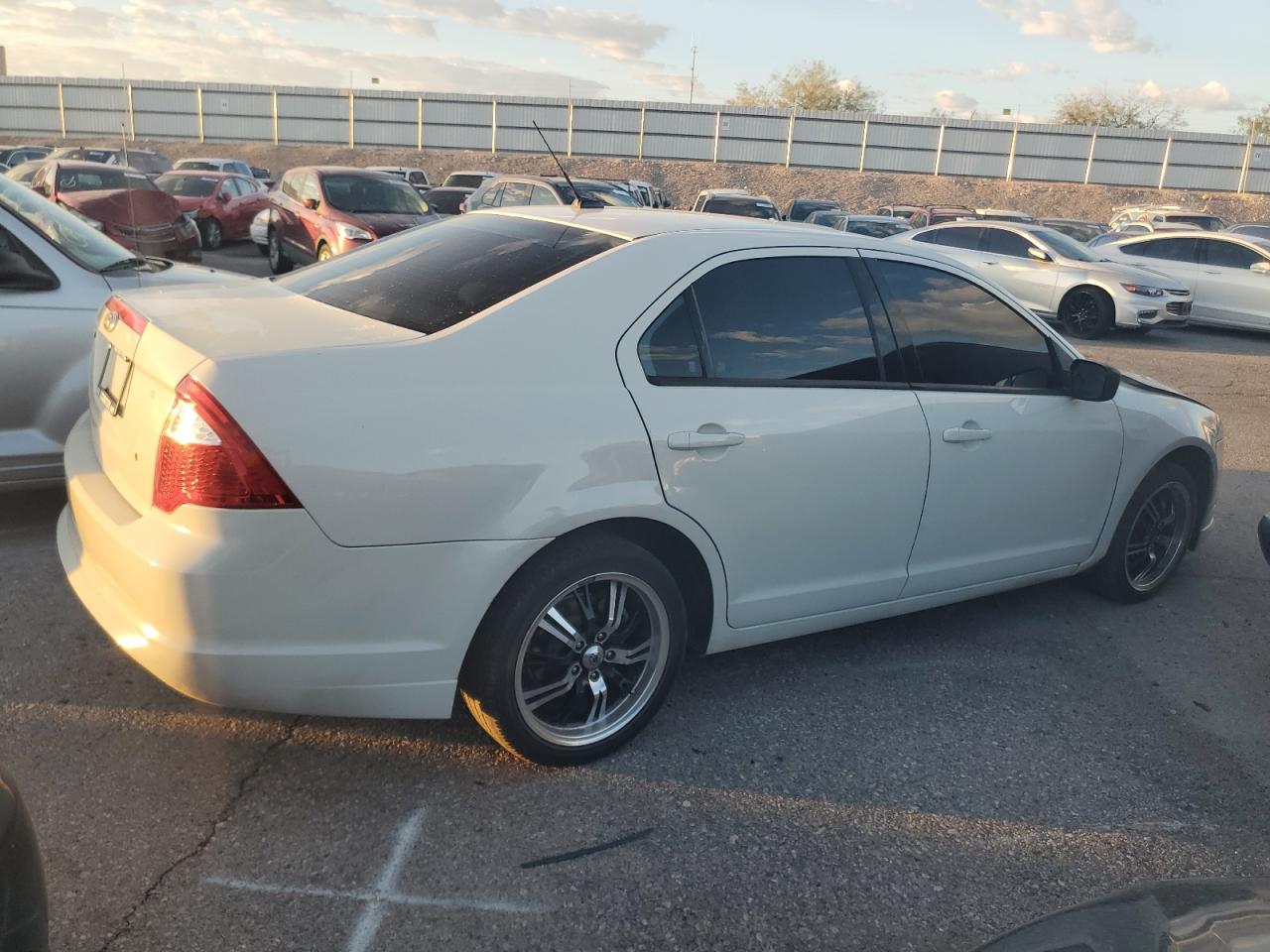 Изображение 3 2011 FORD FUSION S 2011 с VIN 3FAHP0GA4BR108840