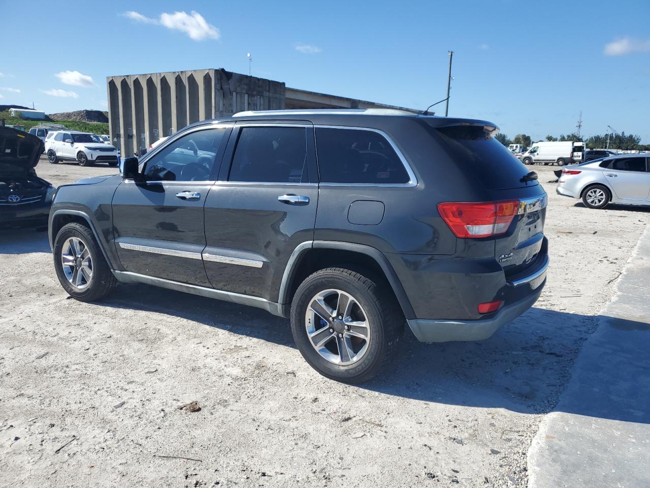 Image 2 of 2011 JEEP GRAND CHEROKEE LIMITED 2011 with VIN 1J4RR5GG1BC566273