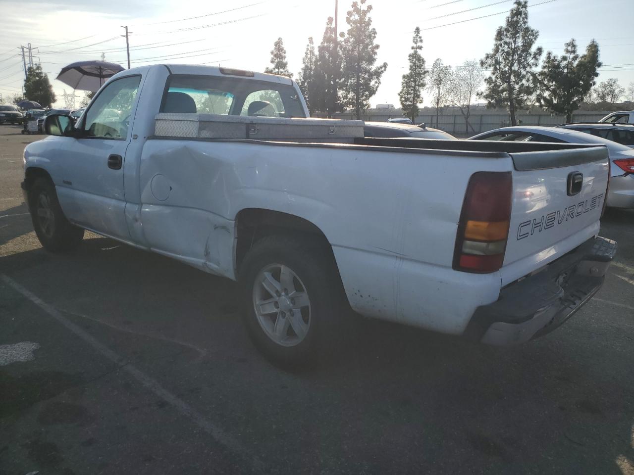 Image 2 of 2000 CHEVROLET SILVERADO C1500 2000 with VIN 1GCEC14W3YE233094