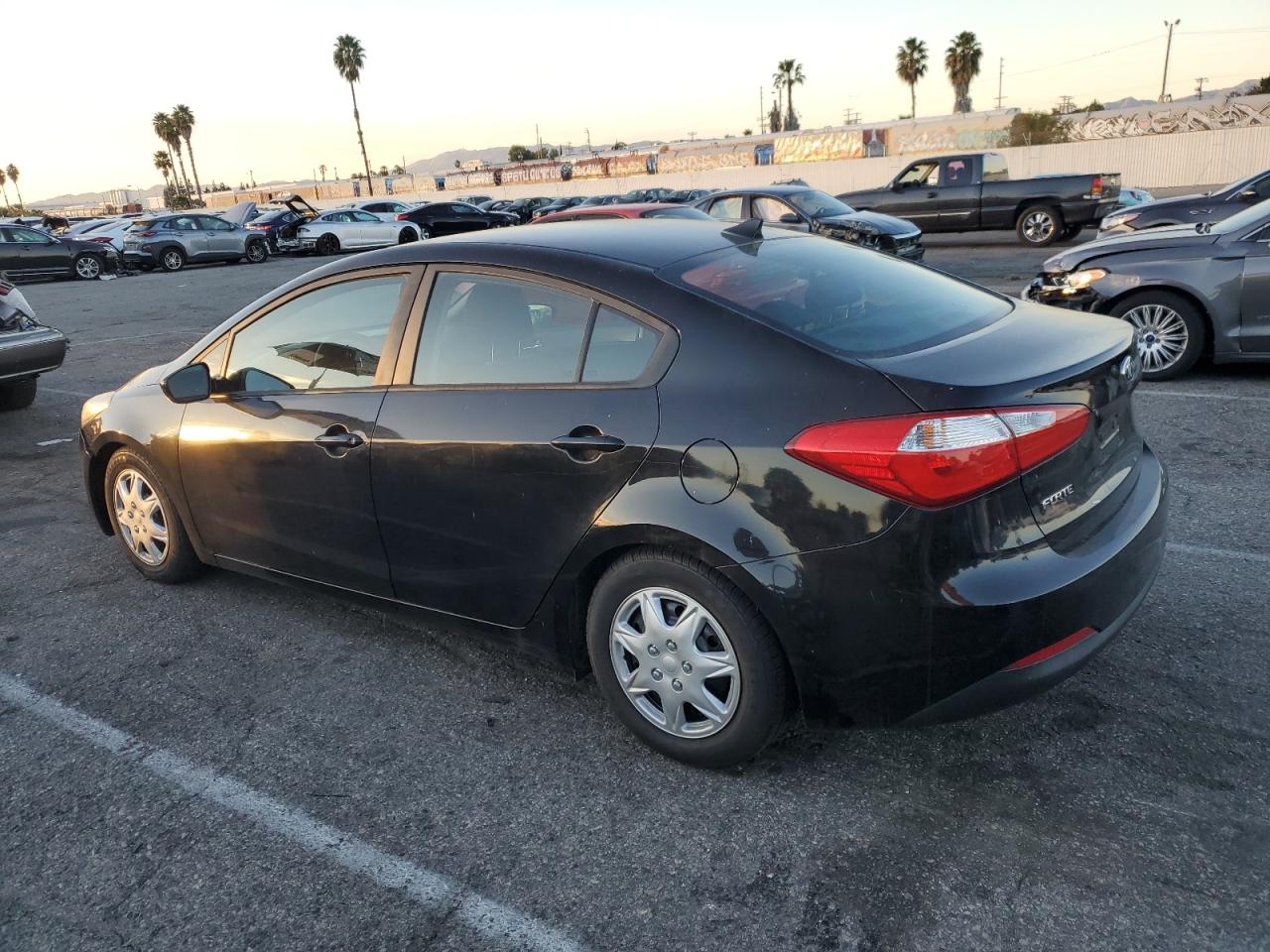 Obraz 2 z 2016 KIA FORTE LX 2016 z VIN KNAFK4A65G5551128