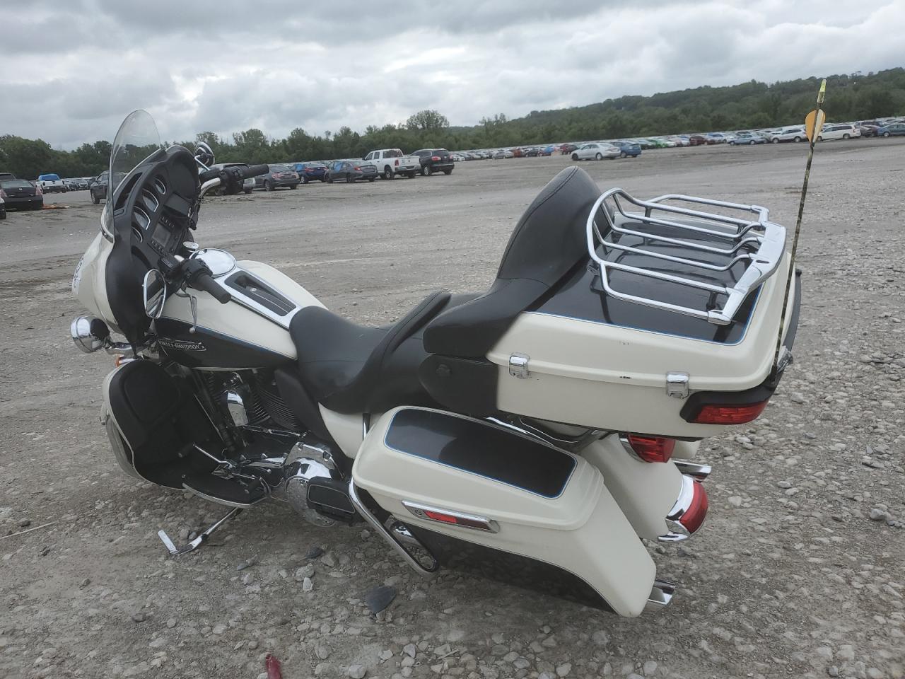 Image 3 of 2014 HARLEY-DAVIDSON FLHTCU ULTRA CLASSIC ELECTRA GLIDE 2014 with VIN 1HD1FCM10EB609655