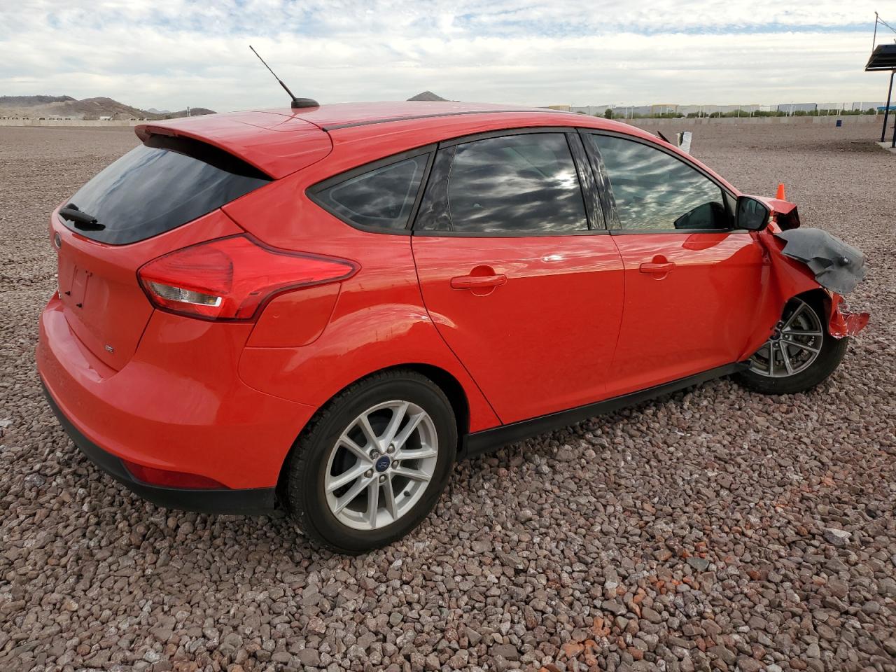 Изображение 3 2017 FORD FOCUS SE 2017 с VIN 1FADP3K28HL308496