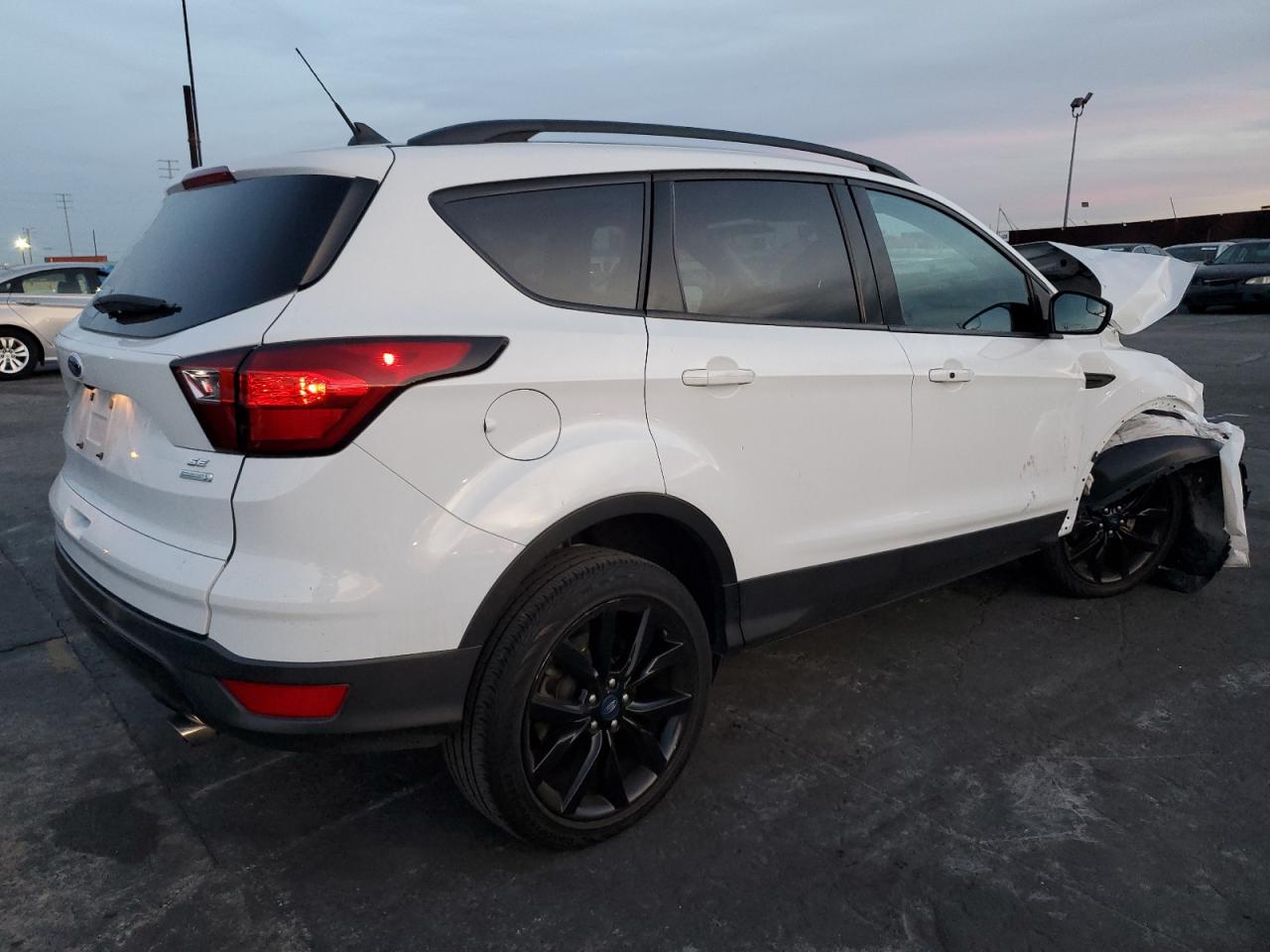 Obraz 3 z 2019 FORD ESCAPE SE 2019 z VIN 1FMCU0GD2KUA47371